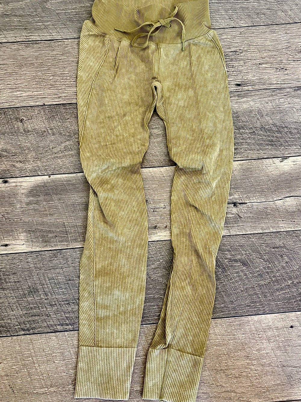 PINK Victoria's Secret Active Ribbed Leggings in Mustard